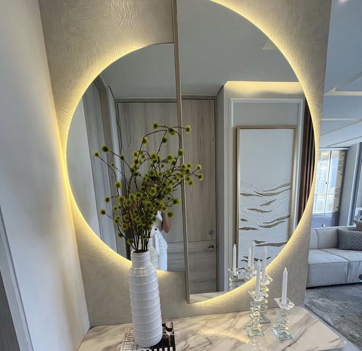 مرئاتان علا شكل هلال ونبته وشموع بالمدينة المنورة