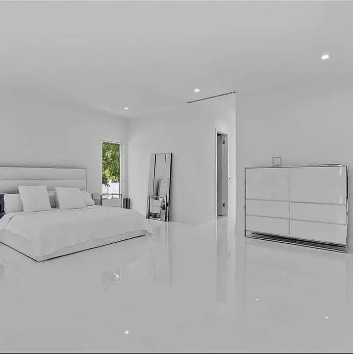 مشروع دهانات مبتكر لغرف النوم مع لمسات فنية دقيقة تظهر احتراف