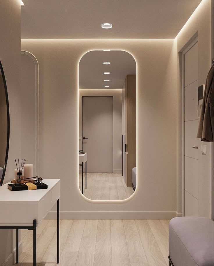 طاولة ومرئاة كبيرة بالجدار شكلها الهندسي مثل الهاتف